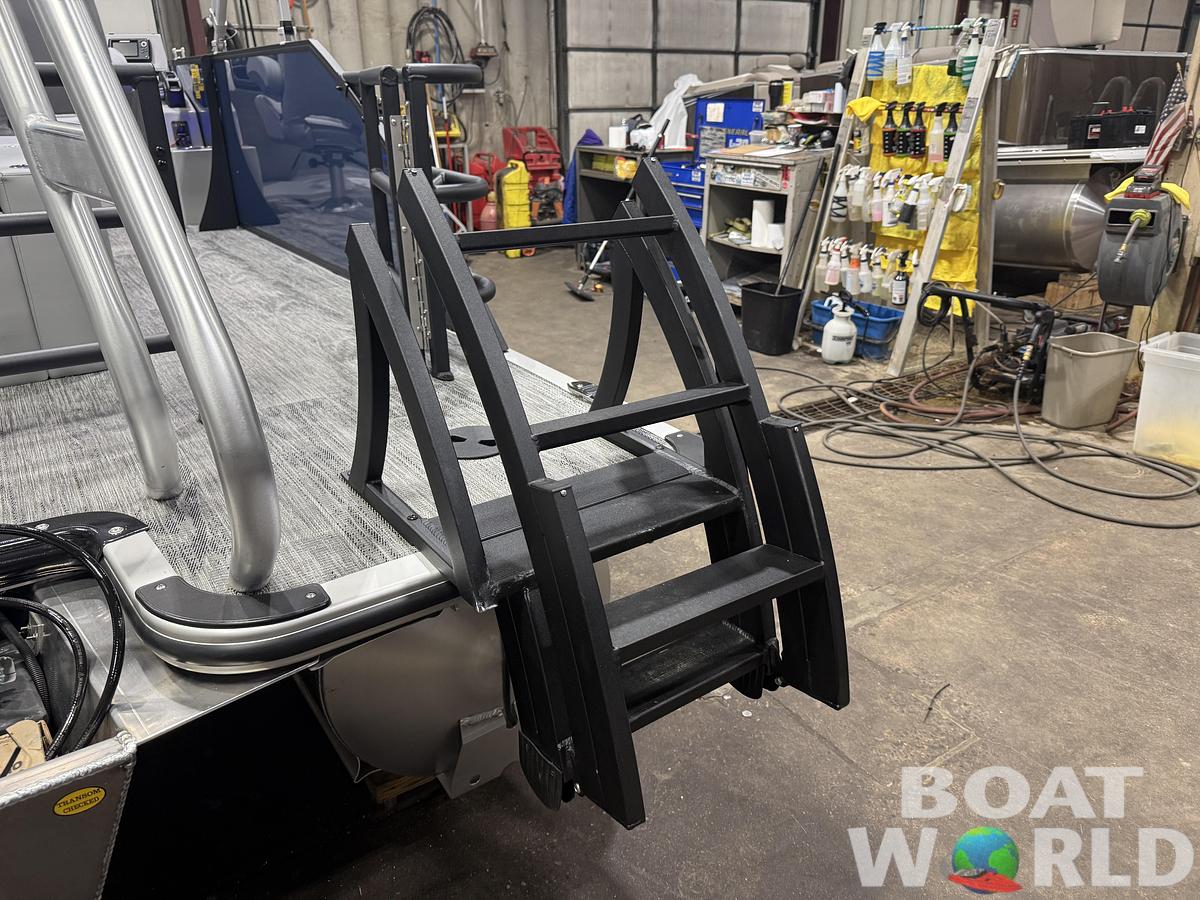 2026 Bentley Pontoons Legacy 223 Swingback Tritoon 