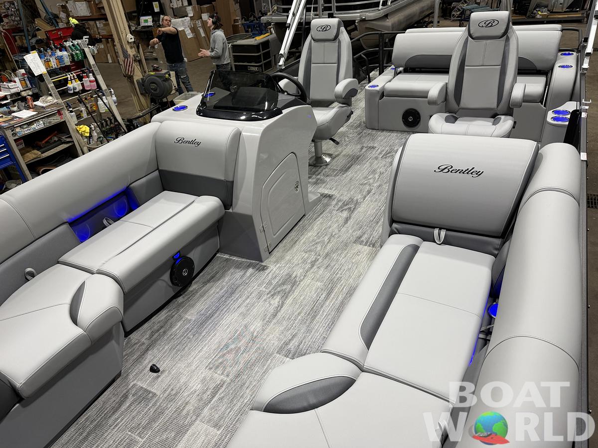2026 Bentley Pontoons Legacy 220 Swingback 