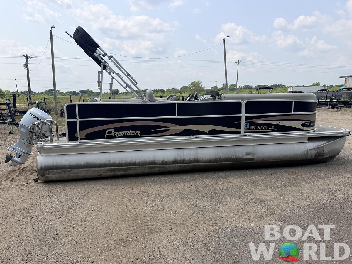 Used 2016 Premier 220 SunSpree & 50HP Honda 4Stroke -$24,995