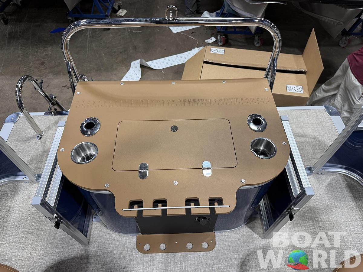 2026 Tahoe Sport 2385 Rear Fish Tritoon $46995