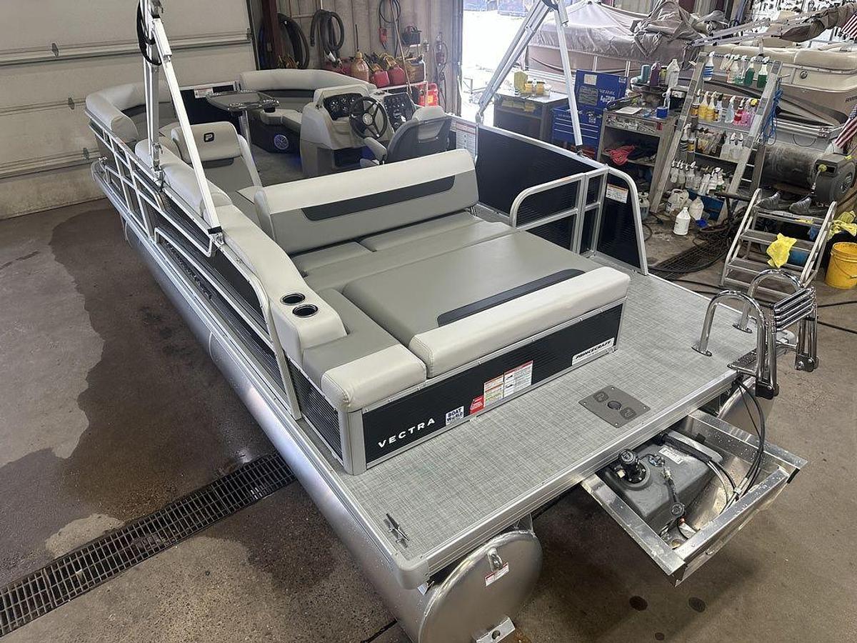 2025 Princecraft Vectra 21 RL Swingback Lounge Pontoon & Mercury 4-Stroke EFI