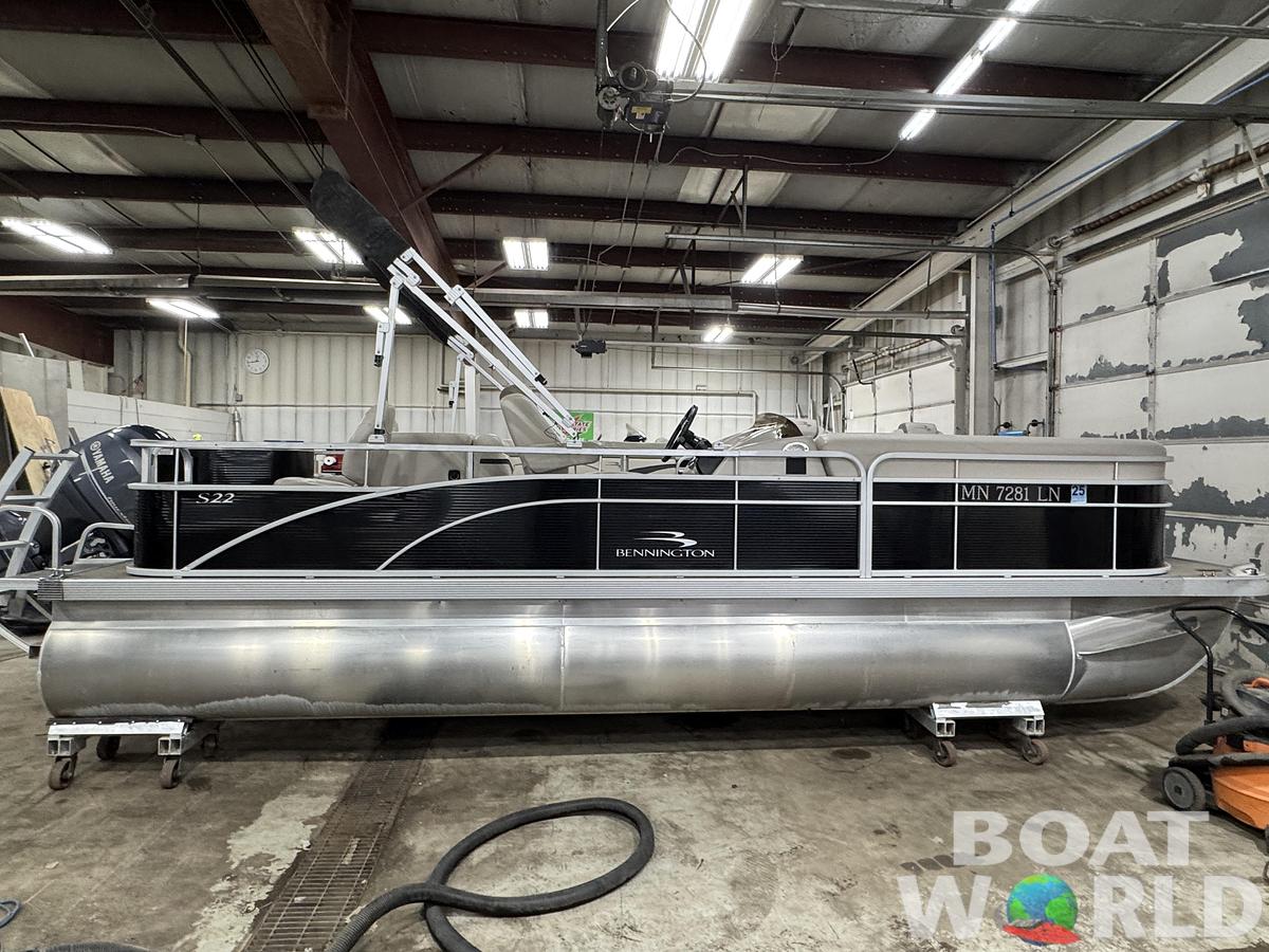 Used 2017 Bennington  22 SS Pontoon with 90HP Yamaha Fourstroke EFI