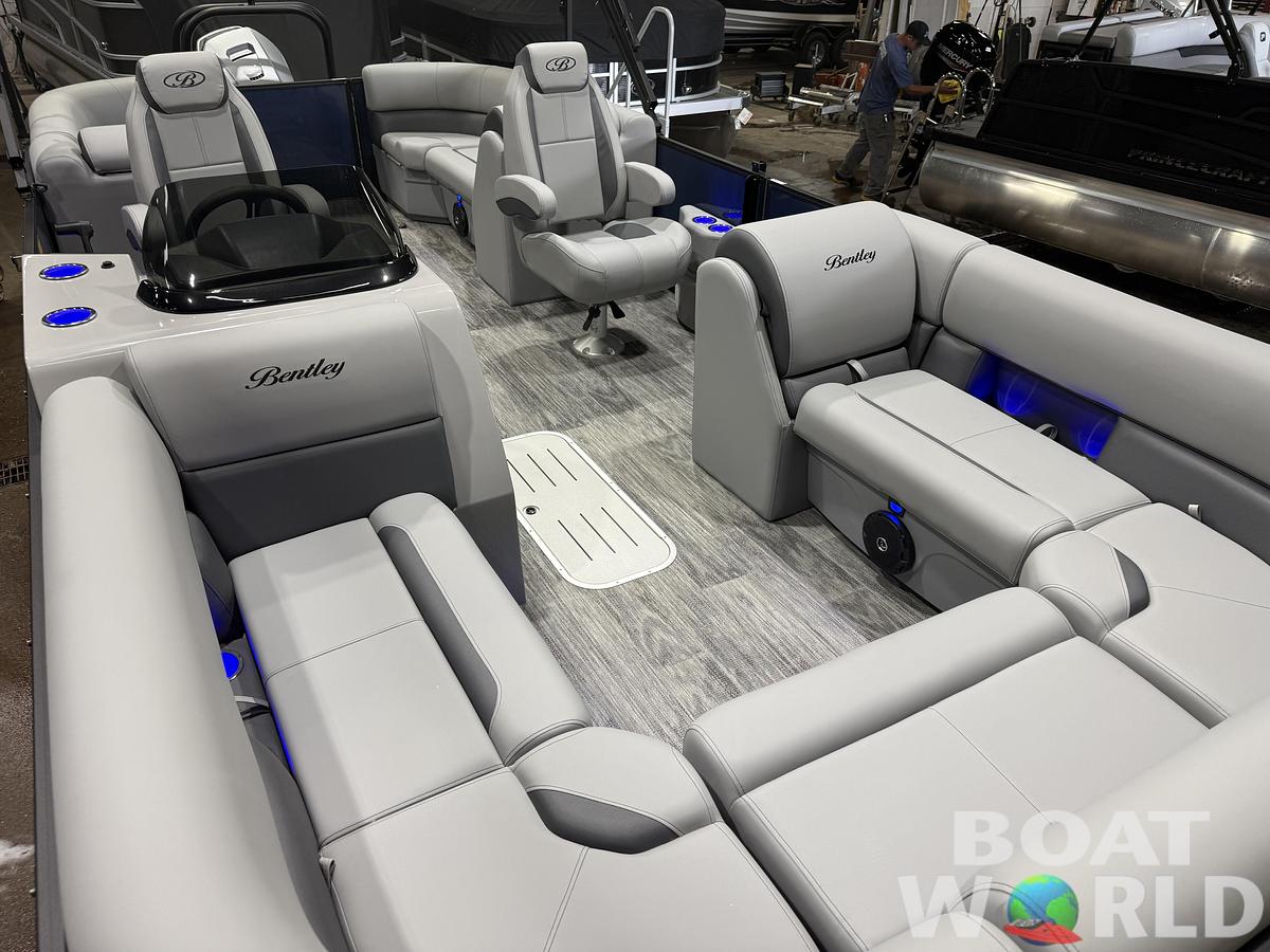 2026 Bentley 223 Navigator Quad Lounge Tritoon $50995