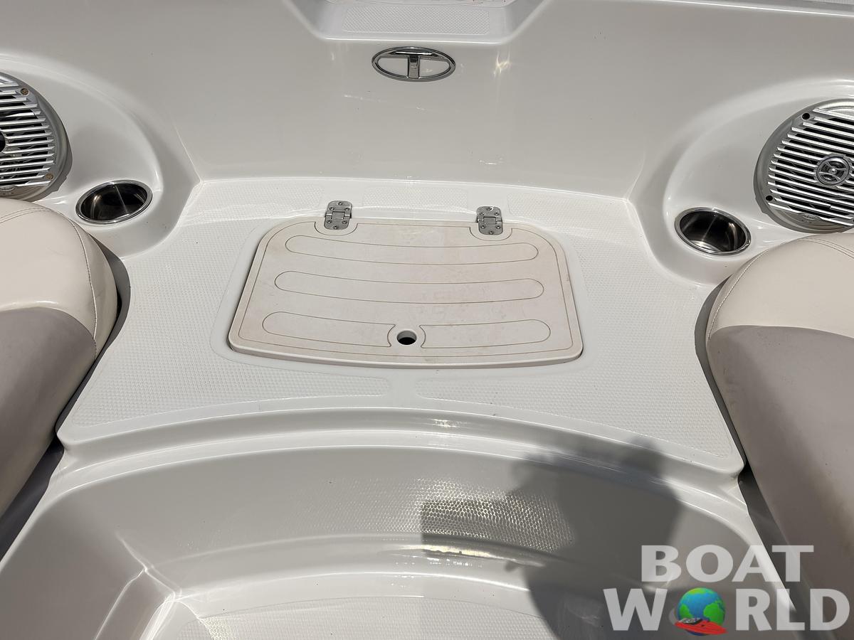 Used 2011 Tahoe 215 Xi Deck Boat & 220HP Mercruiser V8 -$17,995