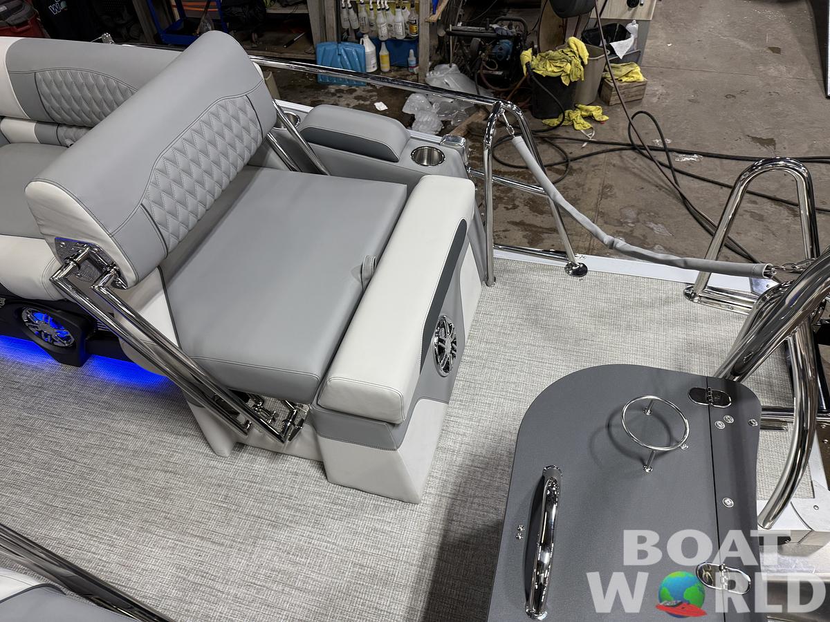 2025 Tahoe Pontoons Cascade 2385 Quad Lounge Shift Flip Tritoon & Honda 4-Stroke EFI