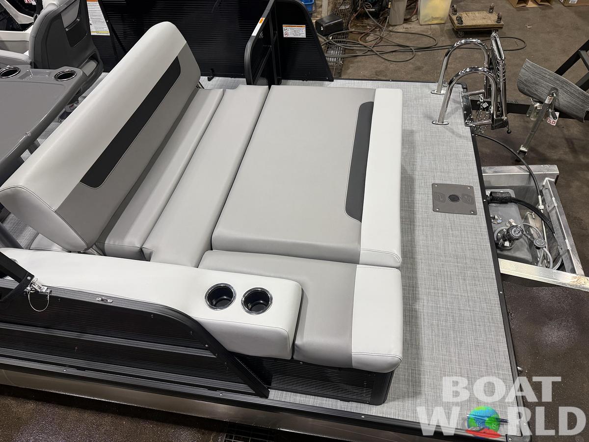 2026 Princecraft Vectra 23 RL Dinette Swingback Pontoon 