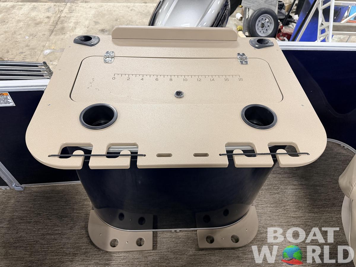 Used 2022 Sylvan  Mirage 820 Fish & Cruise