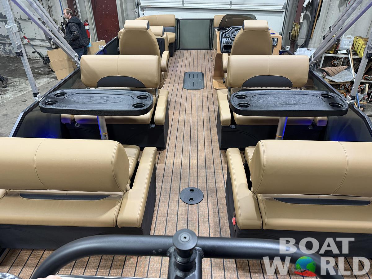 2026 Bentley Pontoons Legacy 223 QSB Swingback Tritoon 
