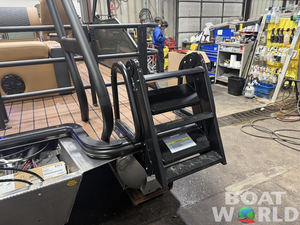 2026 Bentley Pontoons Elite 223 Swingback Tritoon & 200HP 