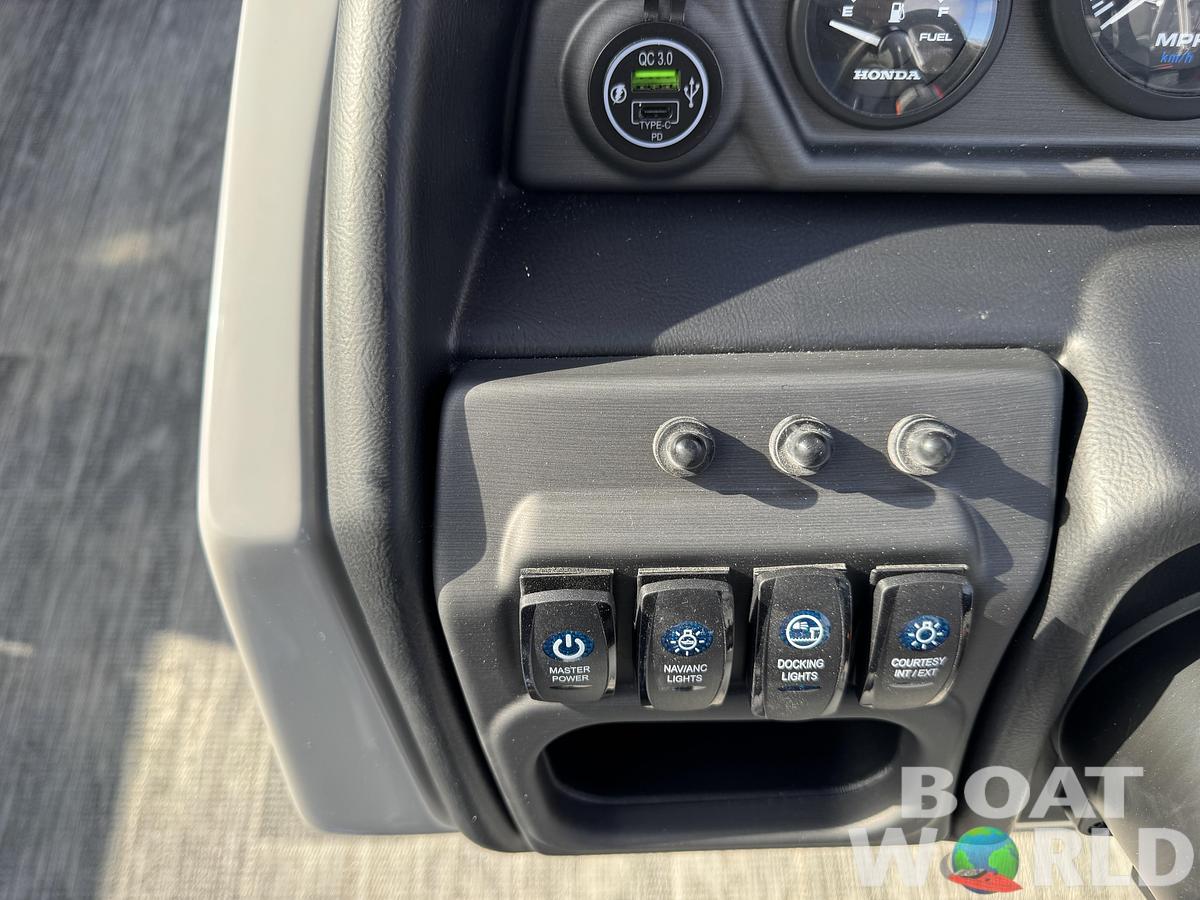 2026 Bentley Pontoons Legacy 200 Swingback