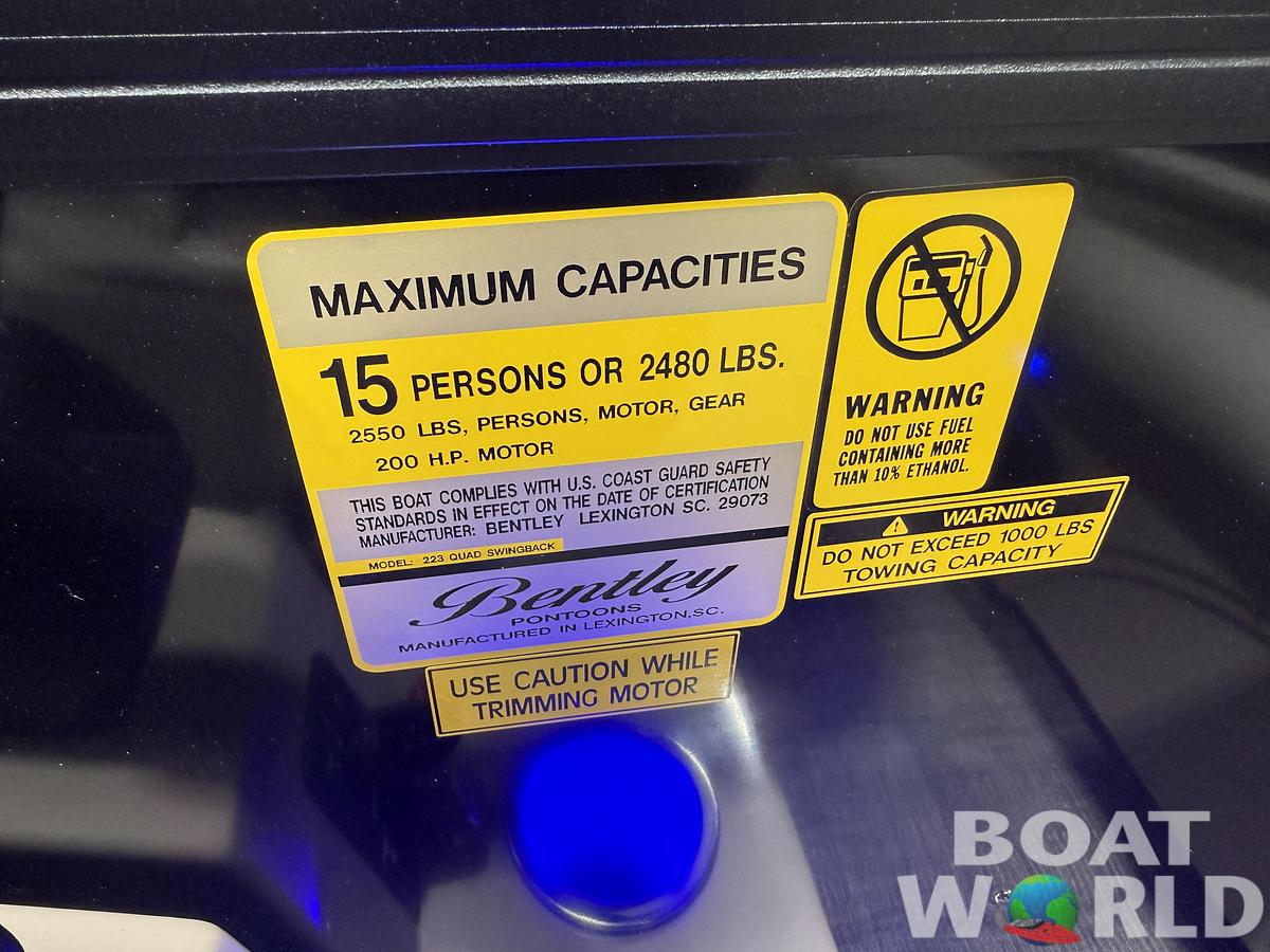 2026 Bentley Pontoons Legacy 223 QSB Swingback Tritoon 