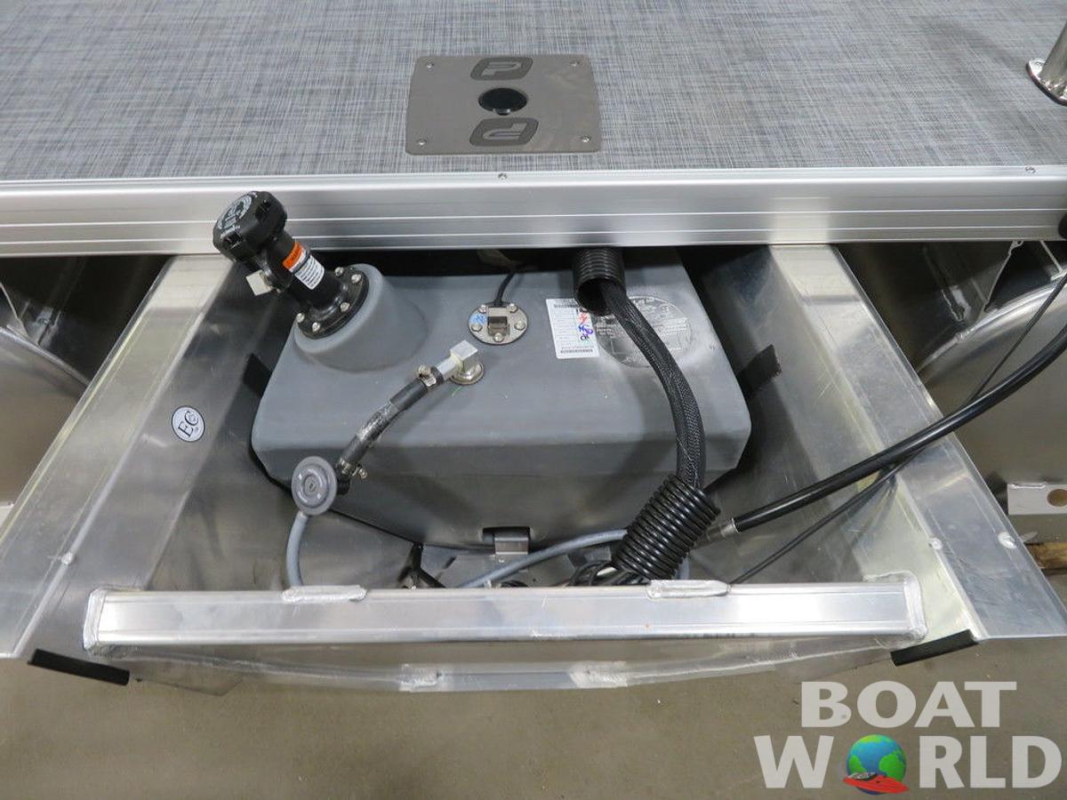 2025 Princecraft Vectra 23 RL SS Swingback Pontoon & Mercury 4-Stroke EFI