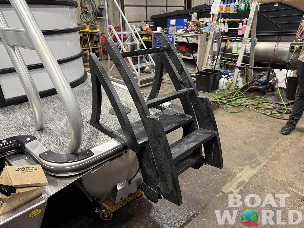 2026 Bentley Pontoons Legacy 223 Navigator Quad Lounge Tritoon