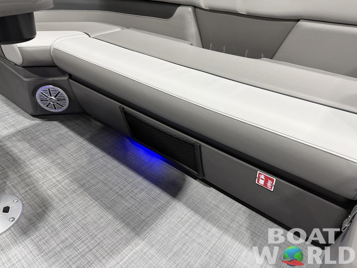 2026 Princecraft Vectra 23 RL Dinette Swingback Pontoon 