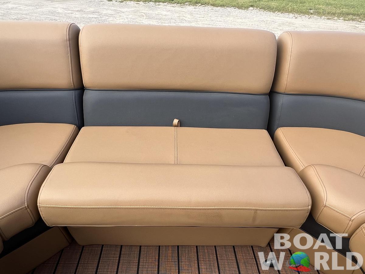 2026 Bentley Pontoons Elite 223 Admiral Quad Lounge Tritoon