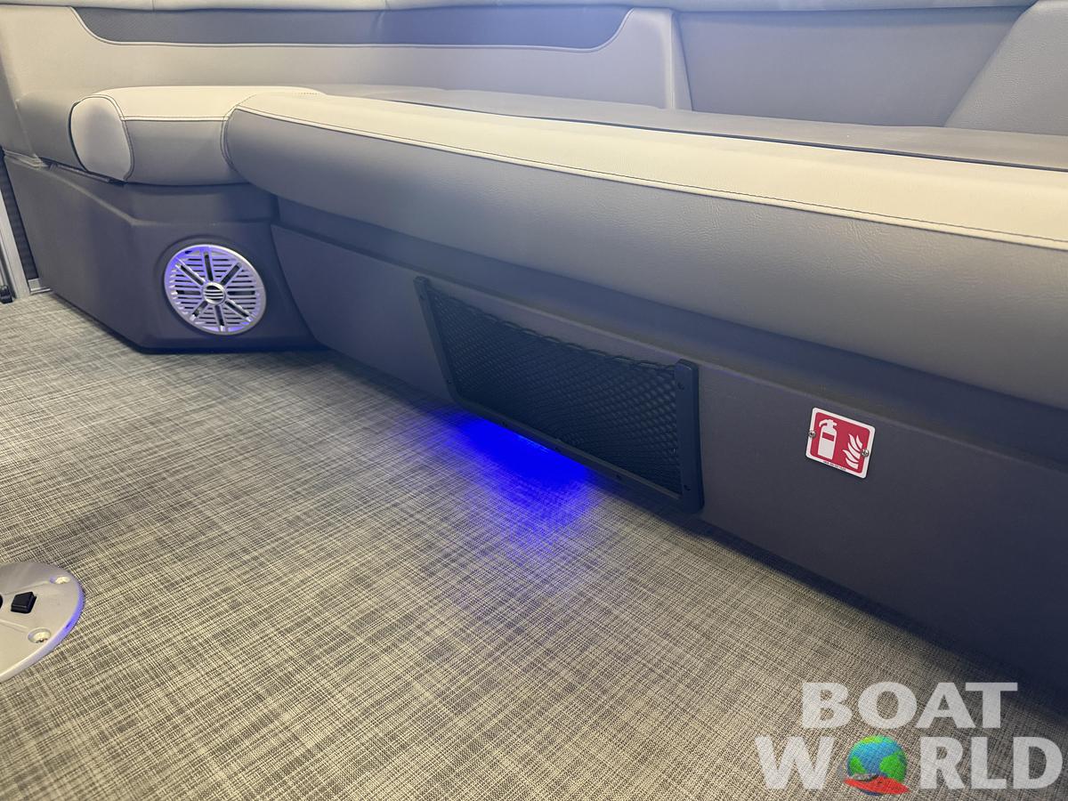 2026 Princecraft Vectra 23 RL Swingback Lounge Pontoon