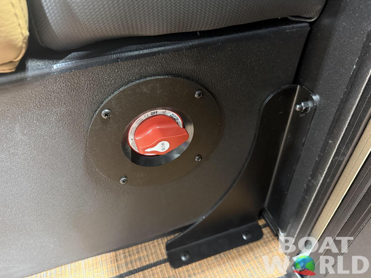 2026 Bentley Legacy 220 Navigator DL Quad Lounge $42995