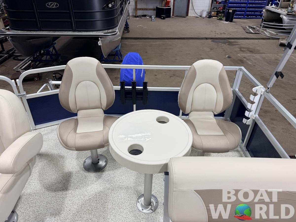Used 2017 Montego Bay 8518 4-PT & 40HP Honda 4Stroke -$18,995