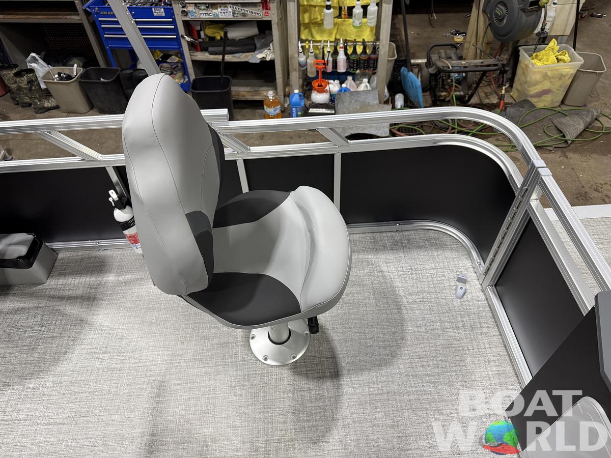 2026 Tahoe Sport Rear Fish 2180 & 4-Stroke $31995