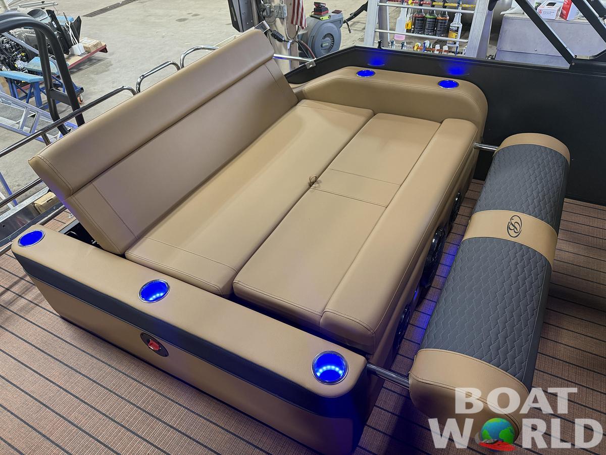 2026 Bentley Pontoons Elite 223 Swingback Tritoon