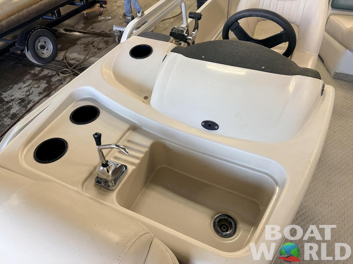 Used 2007 Princecraft  20 Versailles Pontoon & 60HP Mercury 4Stroke - $14,995