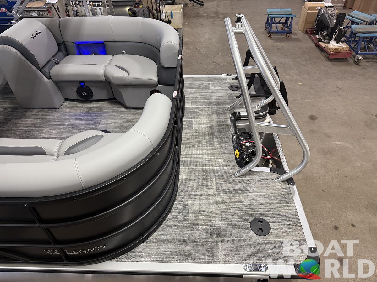 2026 Bentley Pontoons Legacy 220 Navigator DL Quad Lounge
