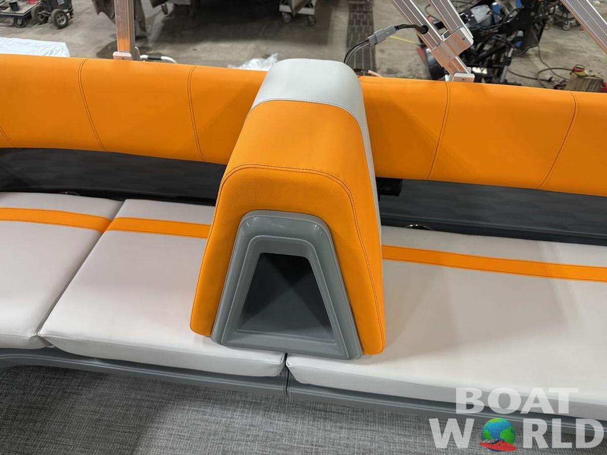 2025 Tahoe Pontoons Aura 2185 Quad Lounge & 90HP 4-Stroke EFI