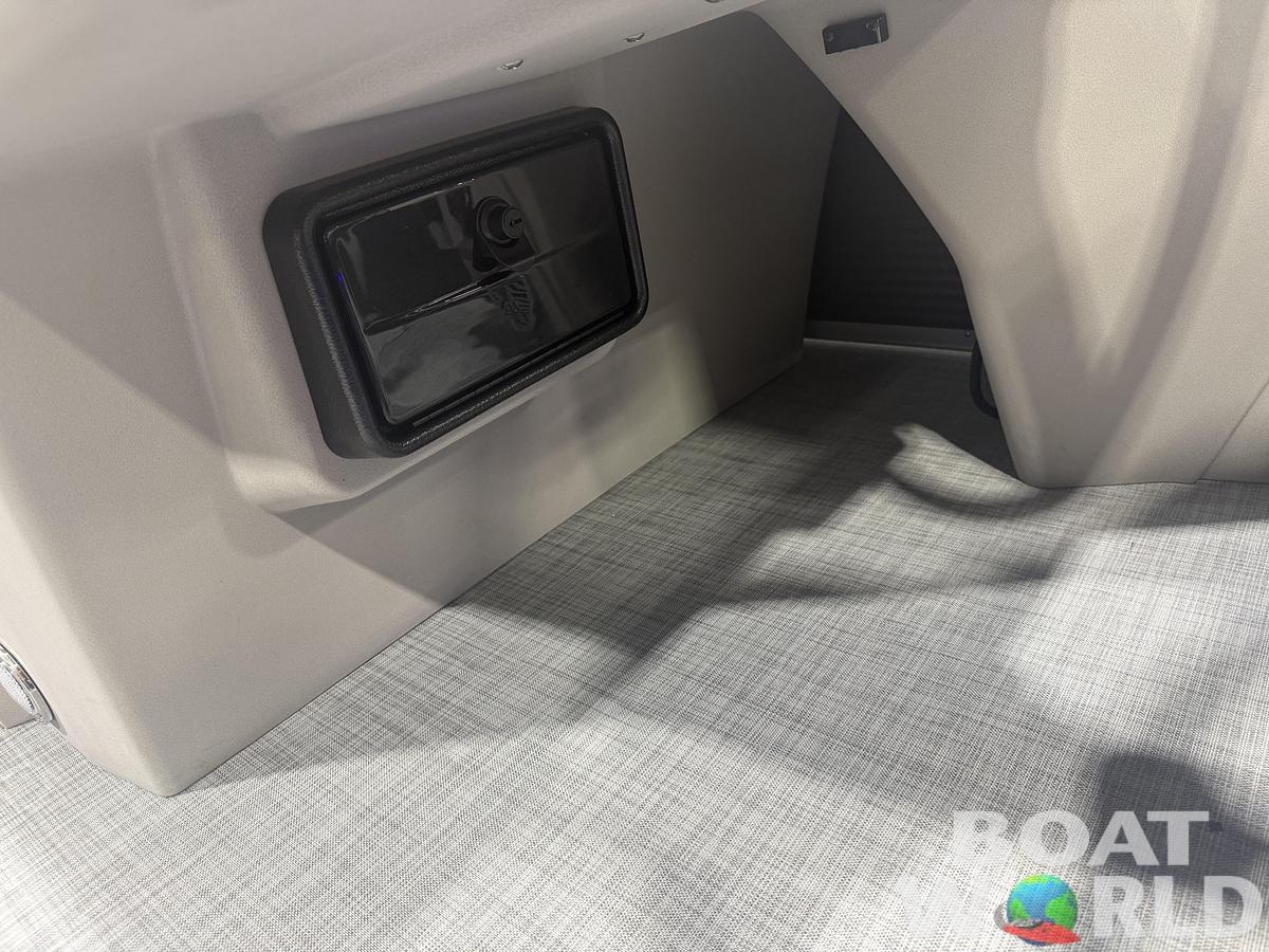 2026 Princecraft Vectra 23 RL Dinette Swingback Pontoon