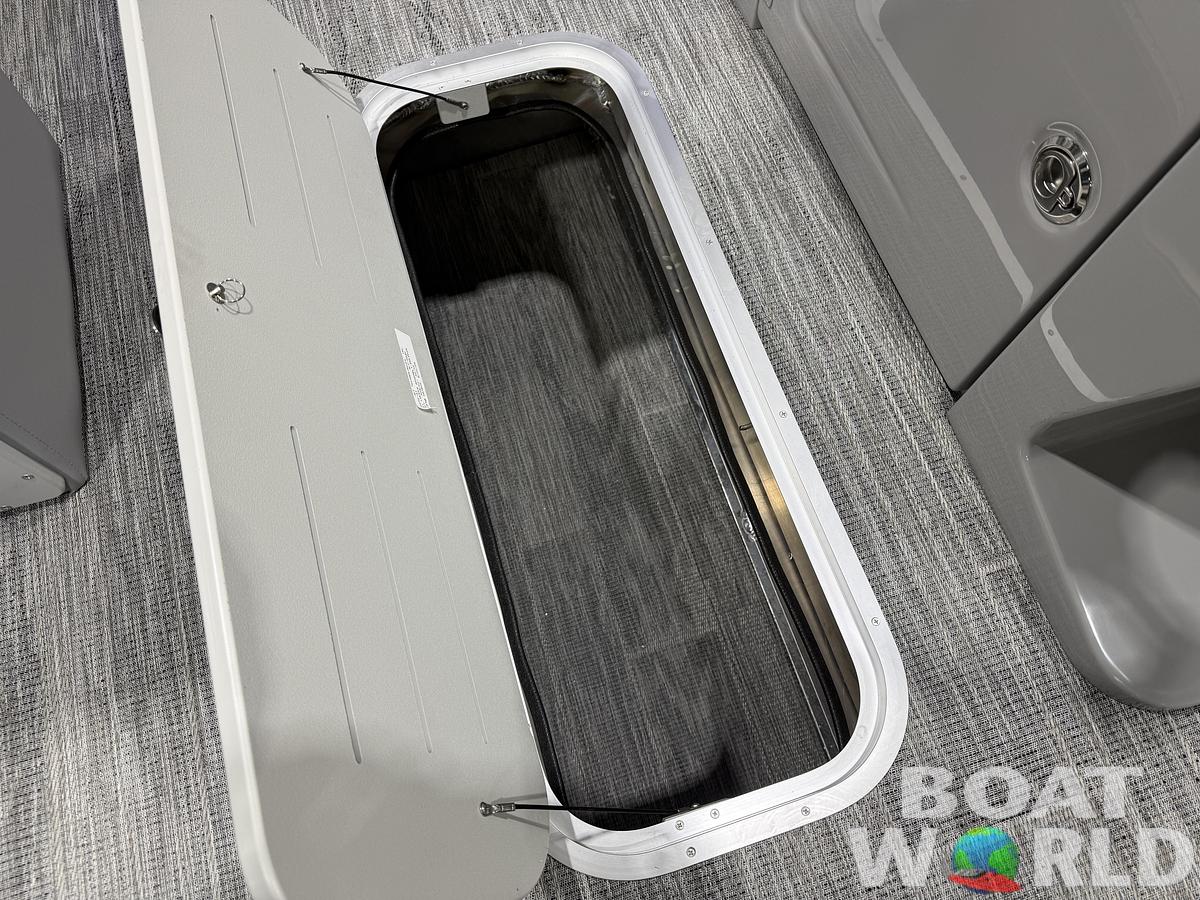 2026 Bentley Pontoons Legacy 223 Swingback Tritoon 