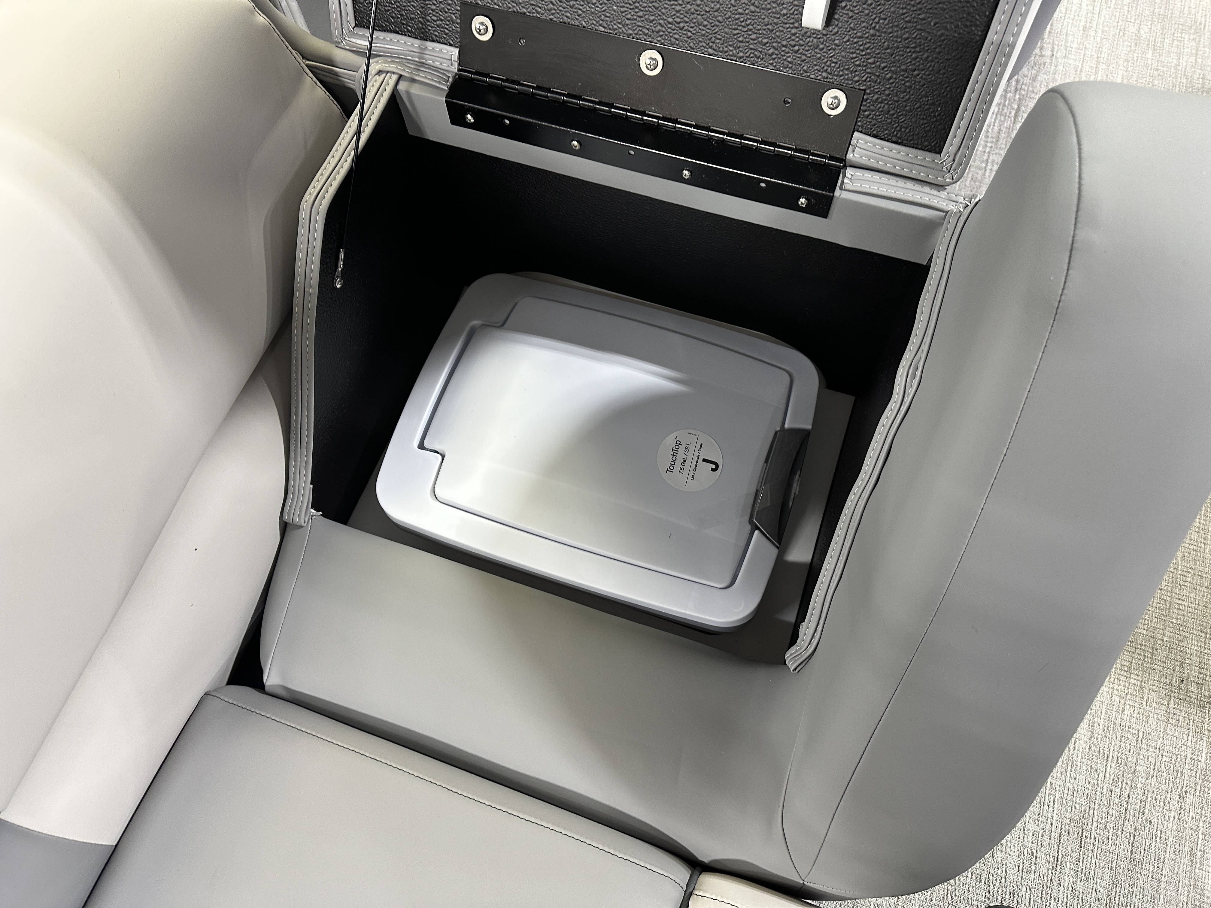 2025 Tahoe Pontoons Cascade 2385 Cruise Rear Bench (CRB) & Honda 4-Stroke EFI
