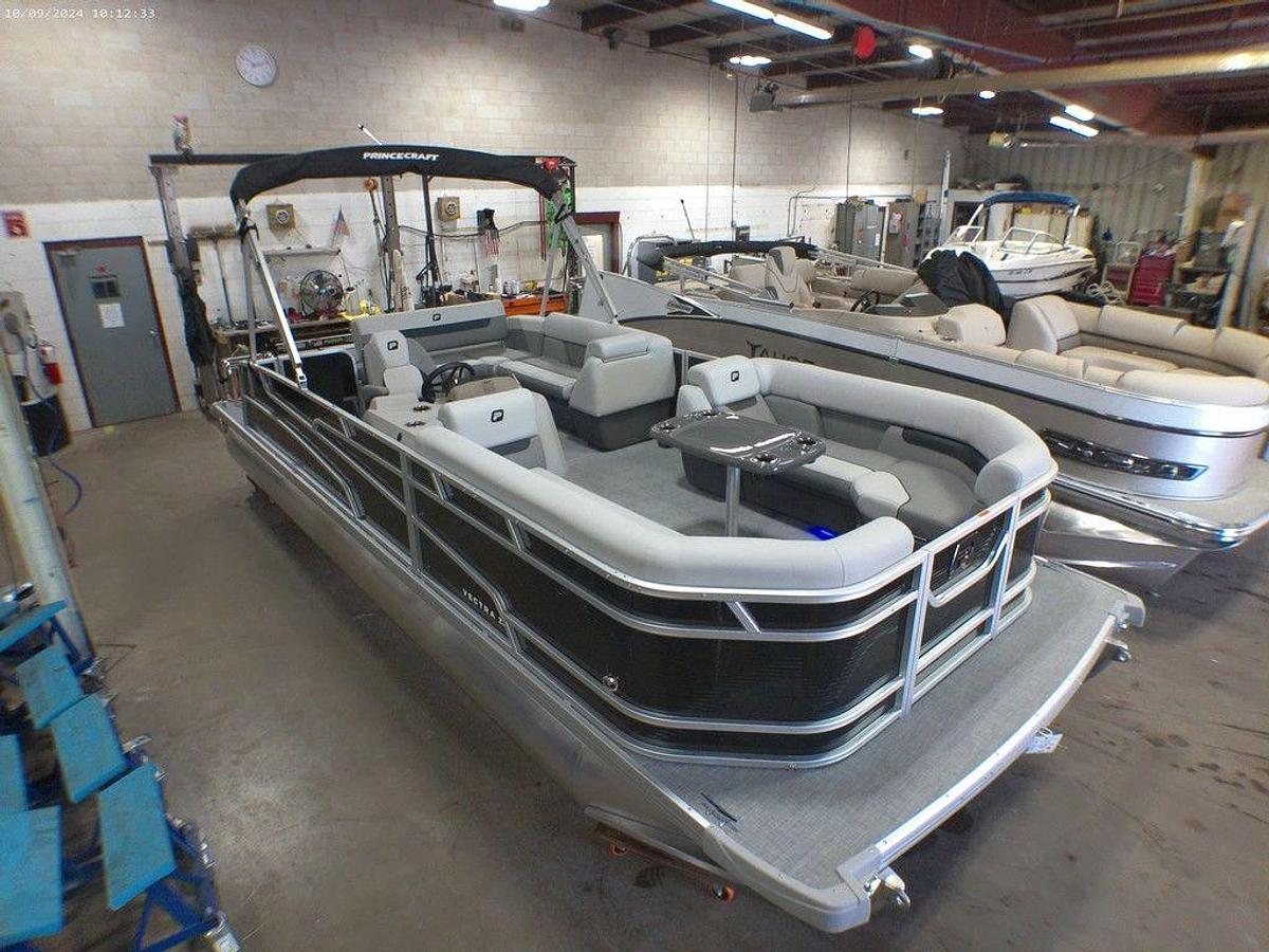 2025 Princecraft Vectra 23 RL Swingback Lounge Pontoon & Mercury 4-Stroke EFI