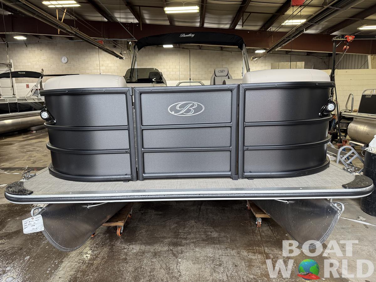 2025 Bentley Pontoons Legacy 220 Navigator Quad Lounge & Honda 4-Stroke EFI