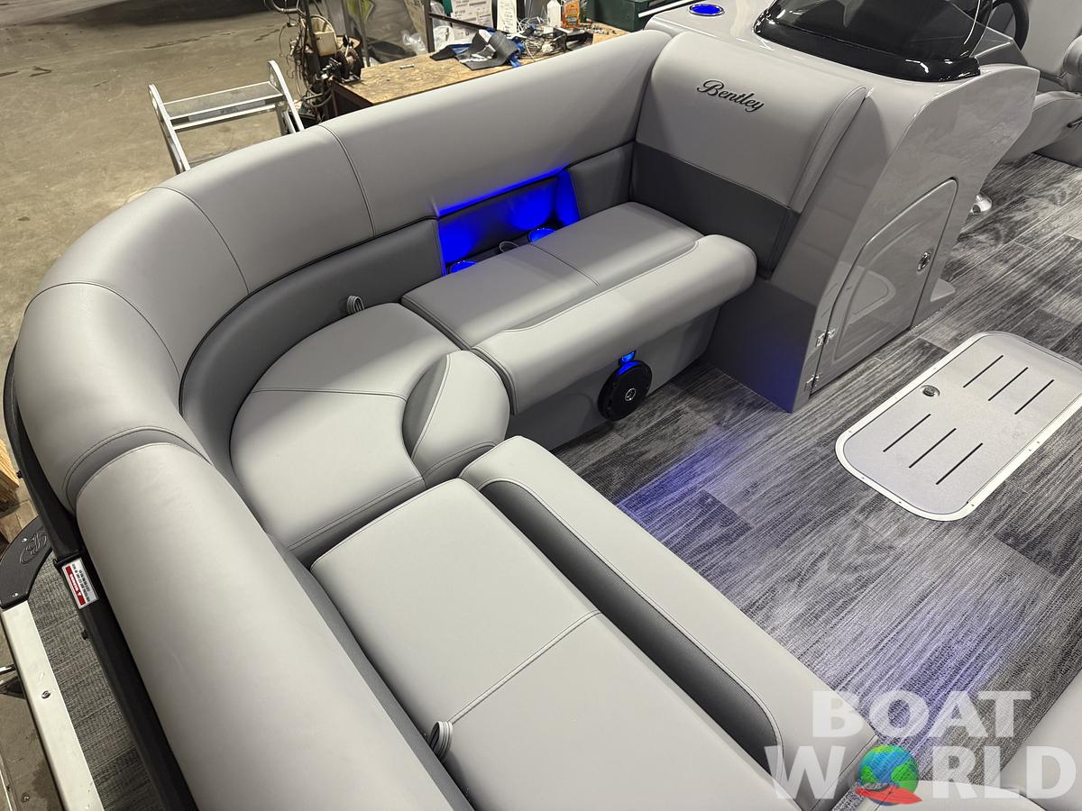 2026 Bentley Pontoons Legacy 223 Navigator Quad Lounge Tritoon 