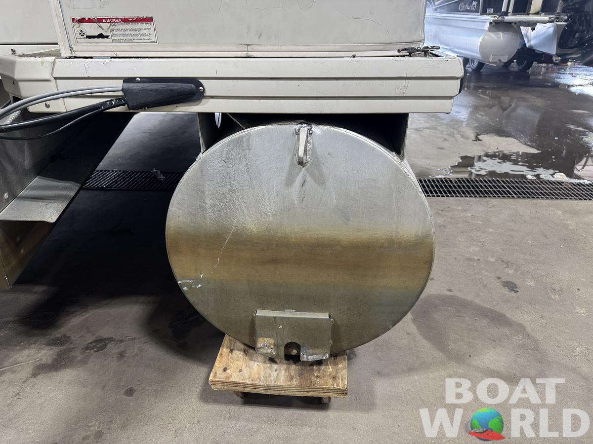 Used 2006 Crestliner 2285 CFI Pontoon