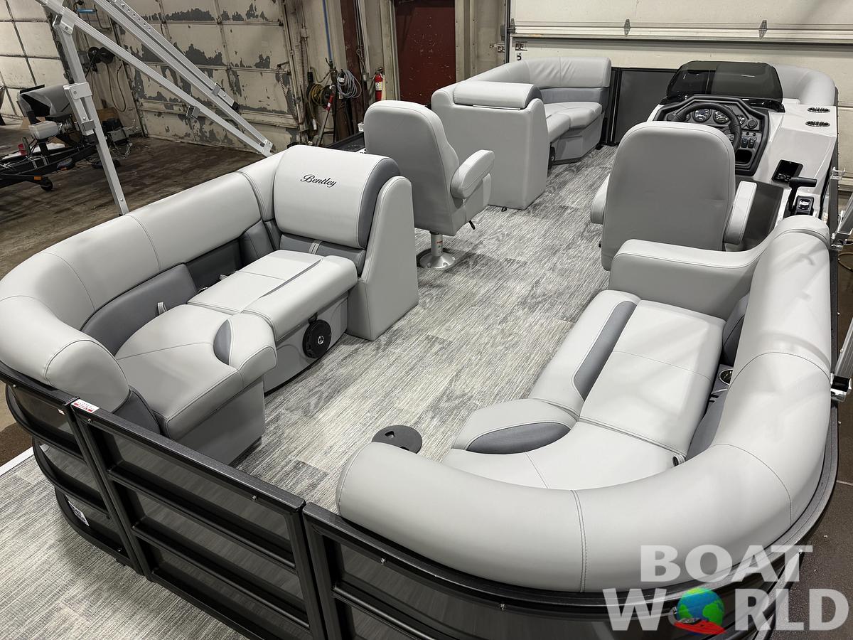 2026 Bentley Pontoons Legacy 220 Navigator Quad Lounge