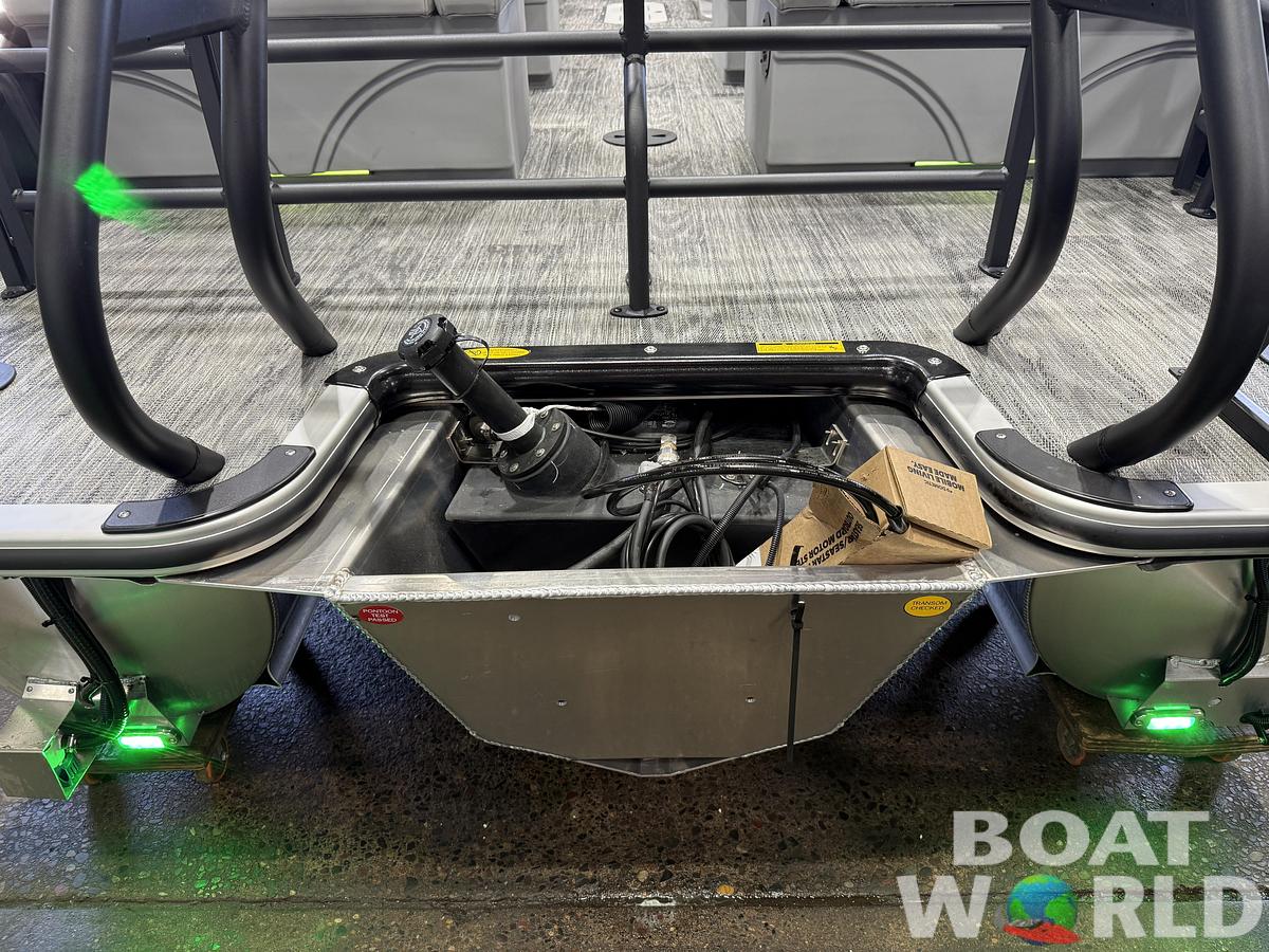 2027 Bentley Legacy 223 QSB Swingback Tritoon $55995