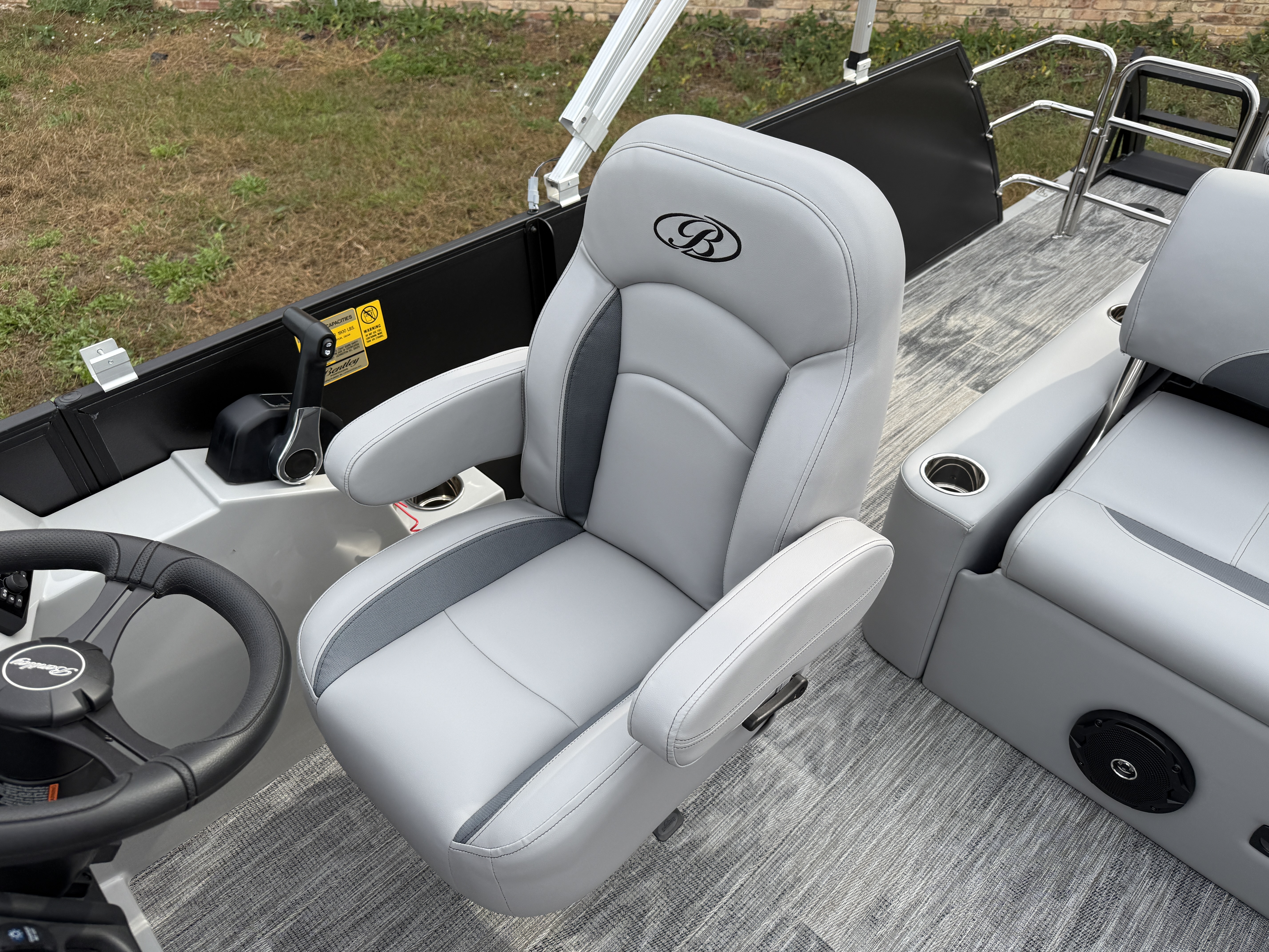 2025 Bentley Pontoons Legacy 200 Swingback