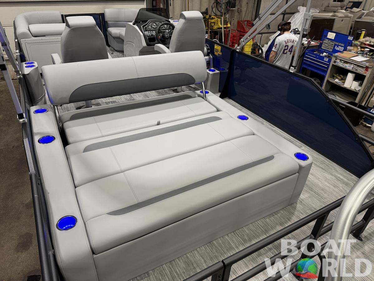 2026 Bentley Pontoons Legacy 223 Swingback Tritoon 