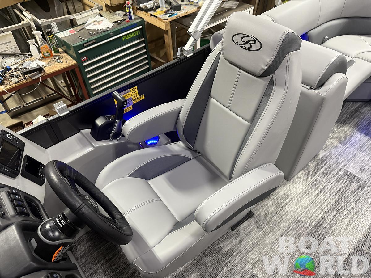 2026 Bentley Pontoons Legacy 223 Navigator Quad Lounge Tritoon 