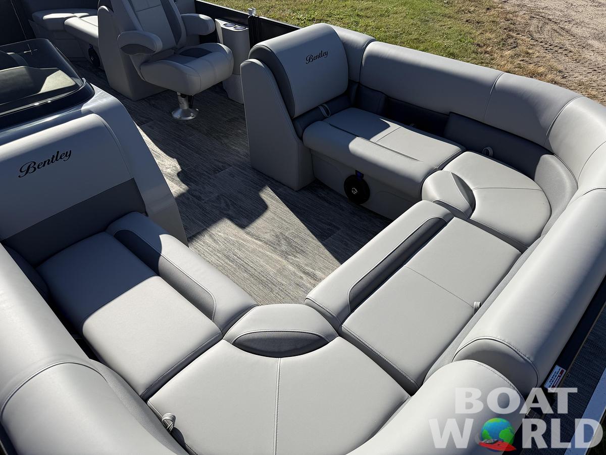 2026 Bentley Pontoons Legacy 220 Navigator Quad Lounge 