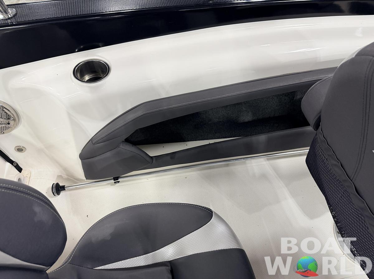 Used 2016 Larson FX 1850 DC Fiberglass Fishing Boat