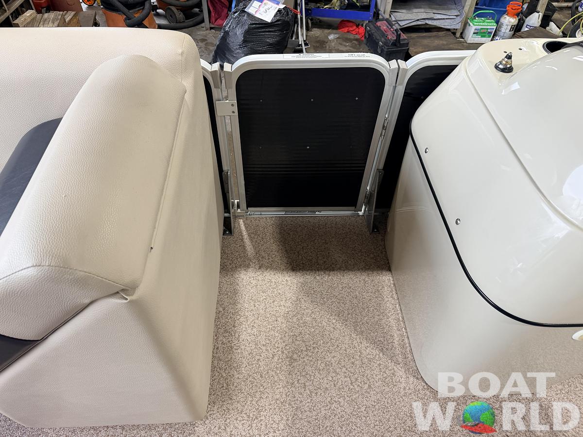 Used 2016 Weeres 220 Cadet Cruise & 90HP Evinrude ETec -17,995
