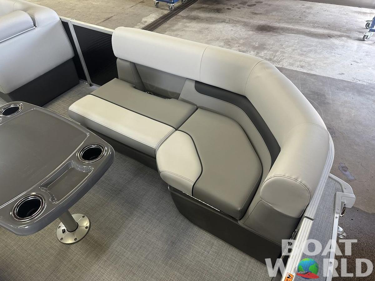 2025 Princecraft Vectra 21 RL Lounge Swingback & Mercury 4-Stroke EFI