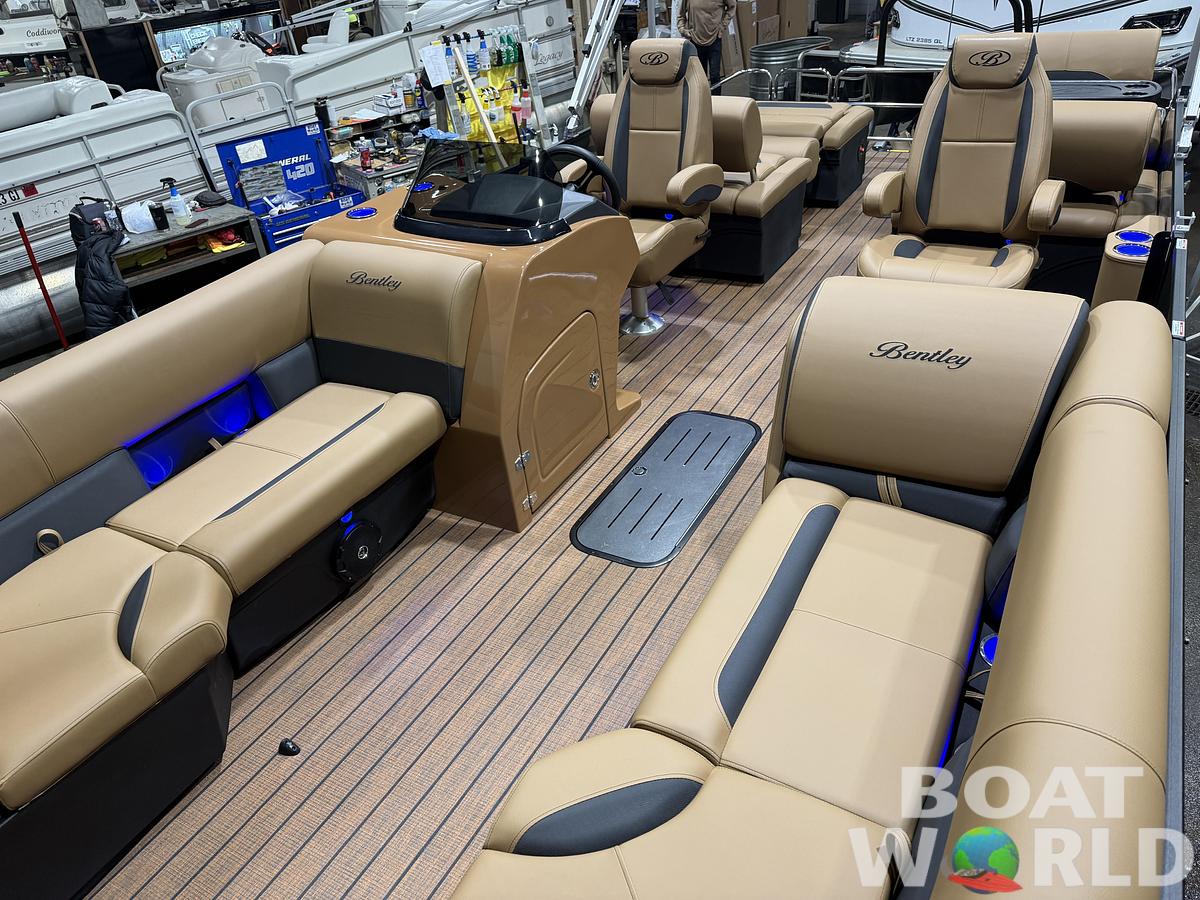 2026 Bentley Pontoons Legacy 223 QSB Swingback Tritoon 