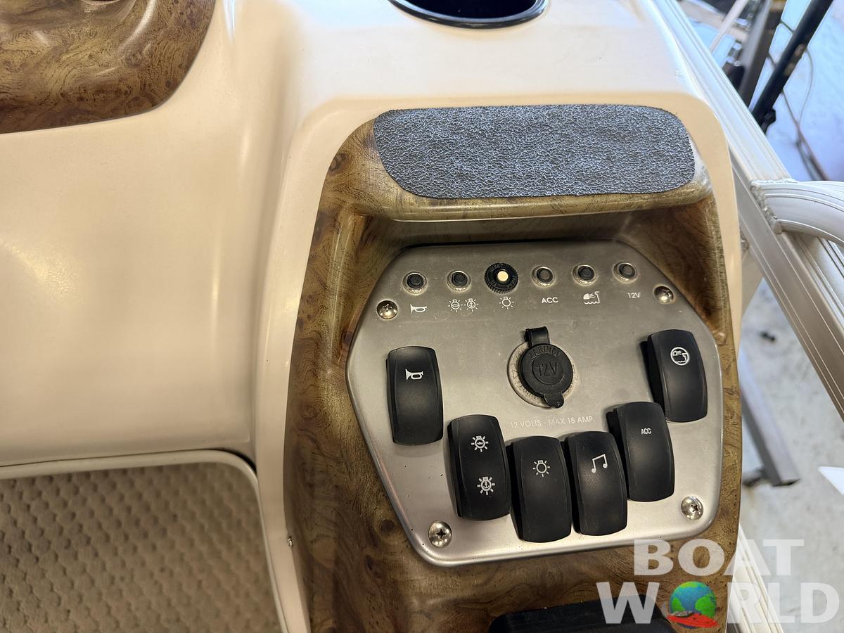 Used 2007 Princecraft  20 Versailles Pontoon & 60HP Mercury 4Stroke - $14,995