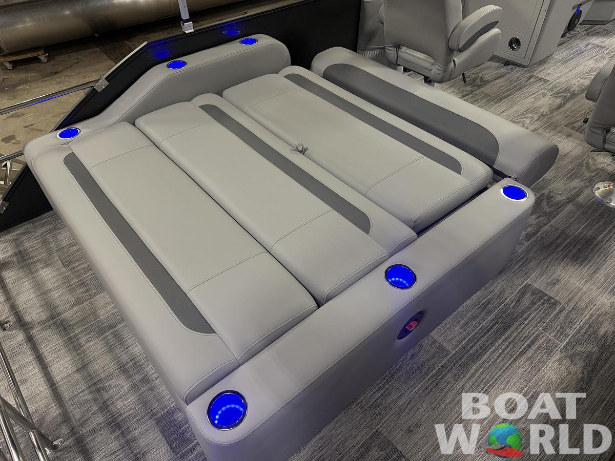 2026 Bentley Pontoons Legacy 220 Swingback & 4-Stroke EFI