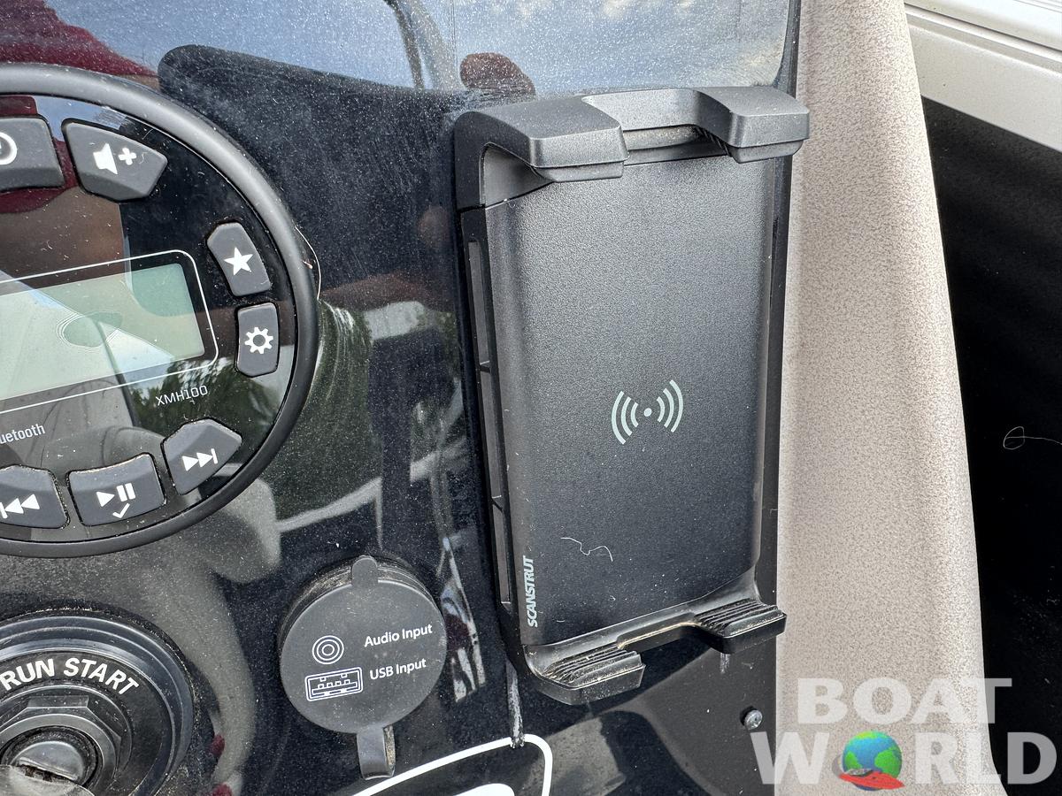 Used 2024 Princecraft Vectra 21 RL Dinette Swingback Pontoon