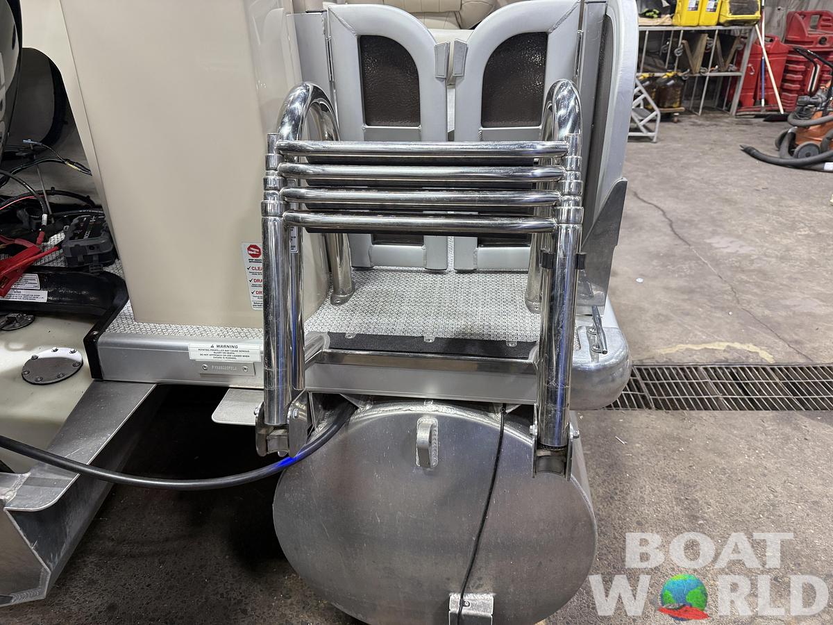 Used 2016 Premier 220 Castaway