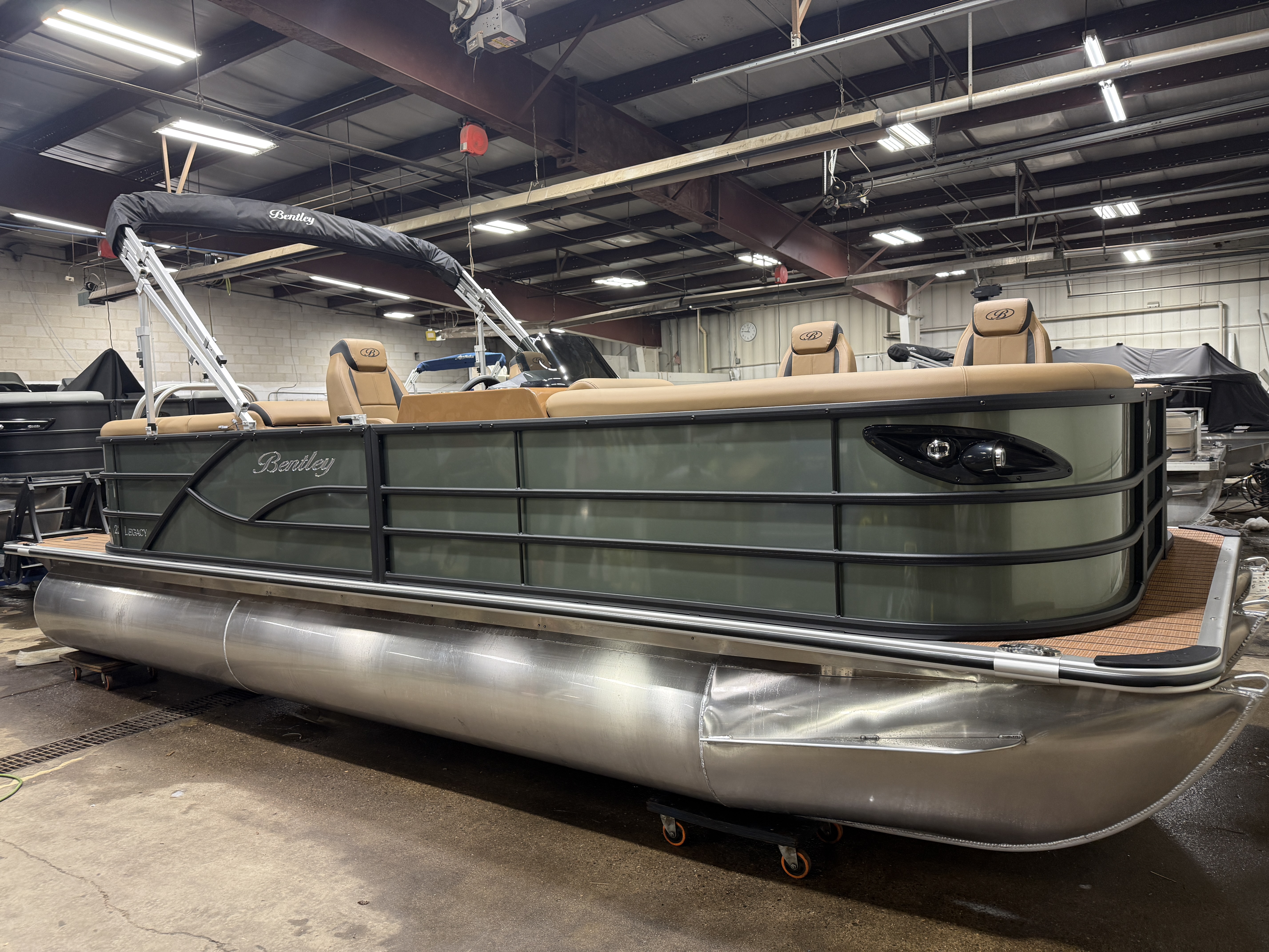 2026 Bentley Legacy 223 Navigator DL Quad Lounge Tritoon $51995