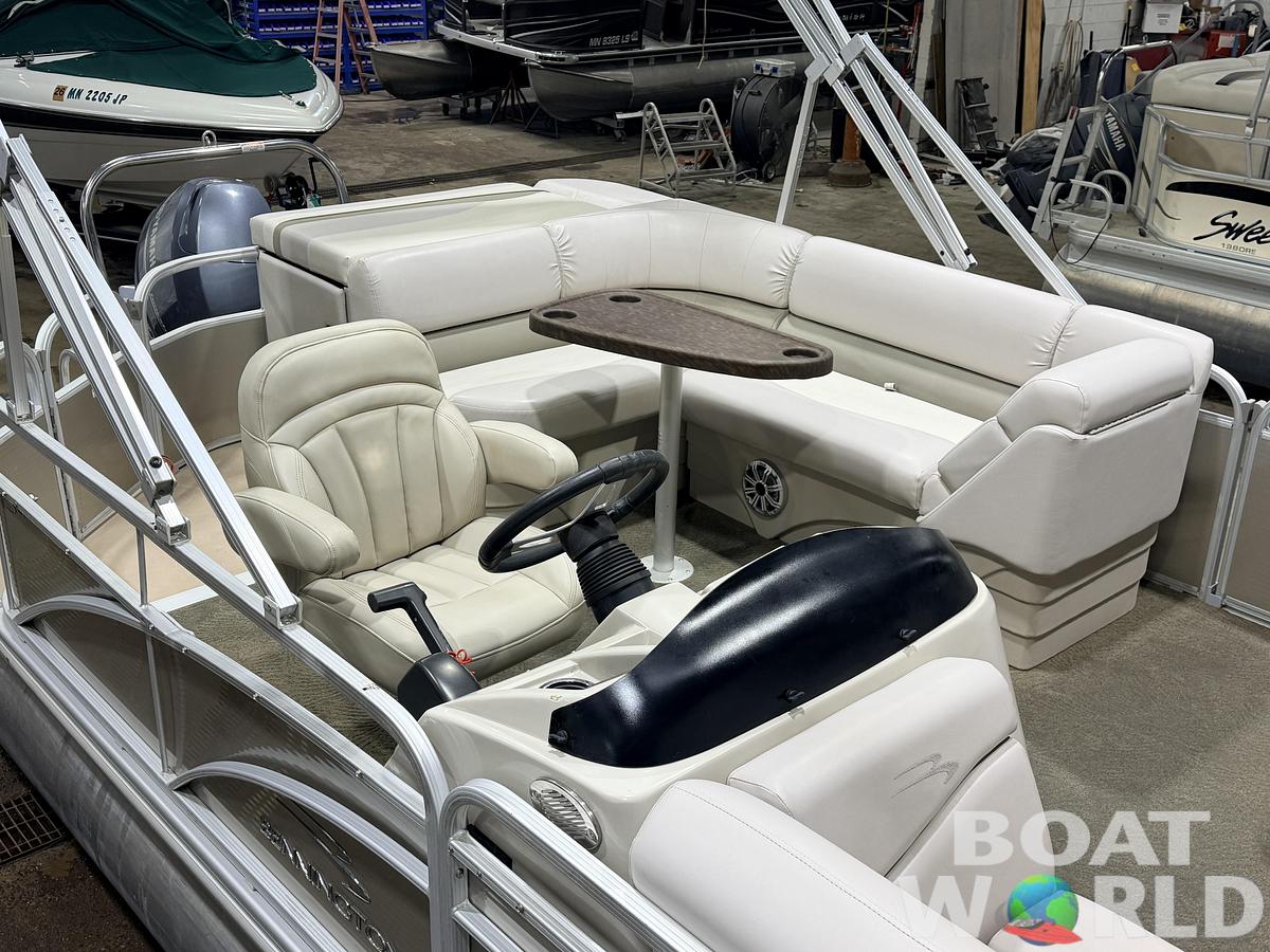 Used 2014 Bennington 21 SLX & 90HP Yamaha 4Stroke -$19,995